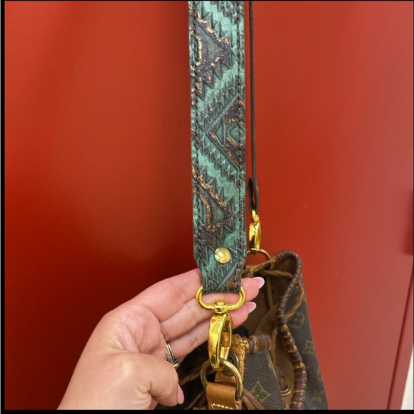 Louis Vuitton Fringe Bucket Bag - Picture 2 of 12